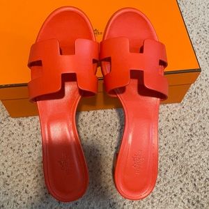 Hermès Oasis Sandal size 38 color Coquelicot